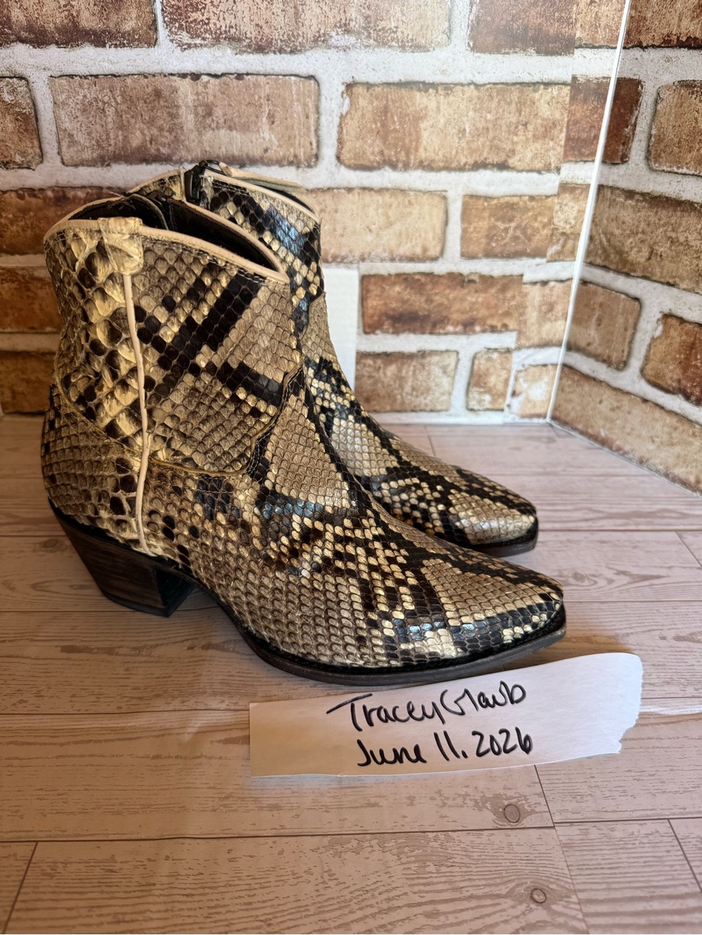 Tecovas Snake Zoey  ankle boots  size 9